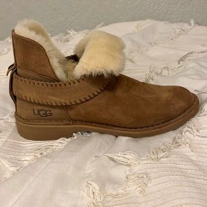 Almost New Size 8 Uggs